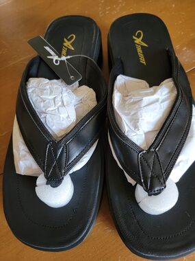 Black Slide Flip-Flop Low Wendge Sandals Size 9 NWT